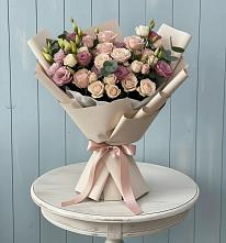 Букет цветов из:  Розы и Лизиантусы в Кириллове