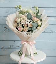 Букет цветов из:  Розы и Лизиантусы в Кириллове
