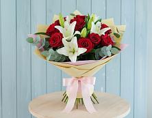 Букет цветов из:  Лилии и Розы в Кириллове
