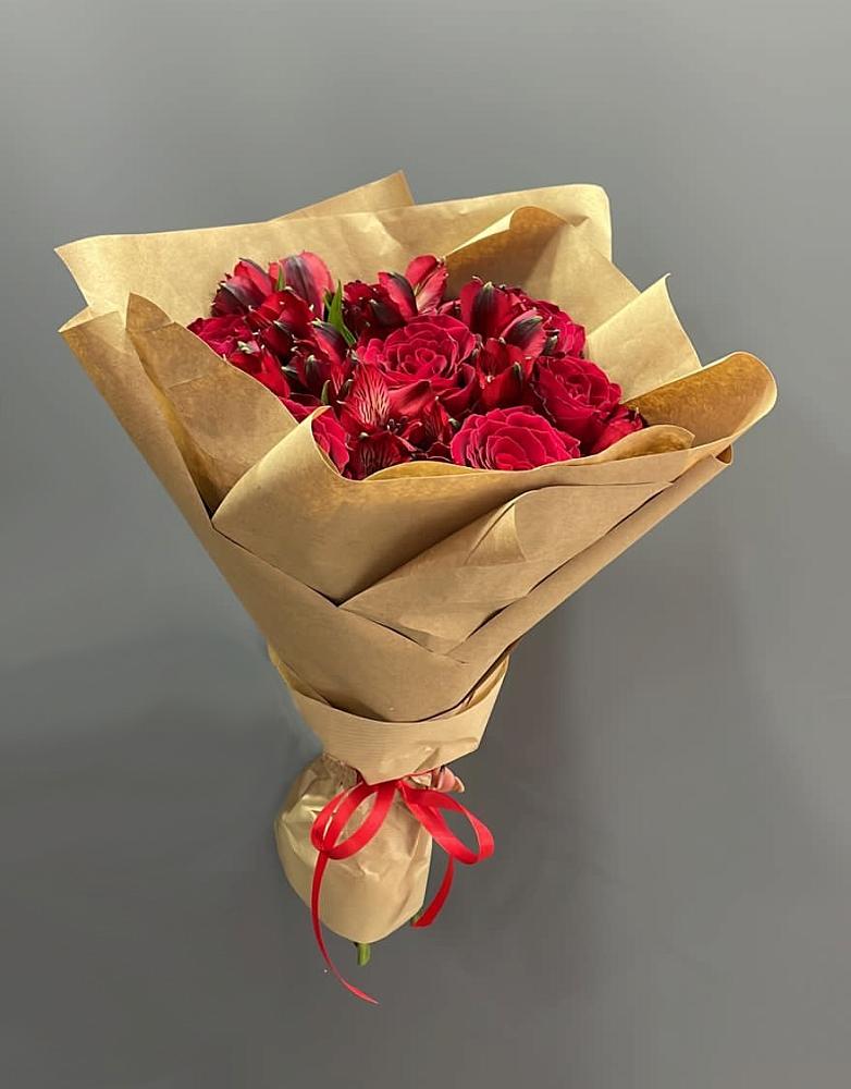 Букет цветов из: Альстромерии и Розы в Кириллове