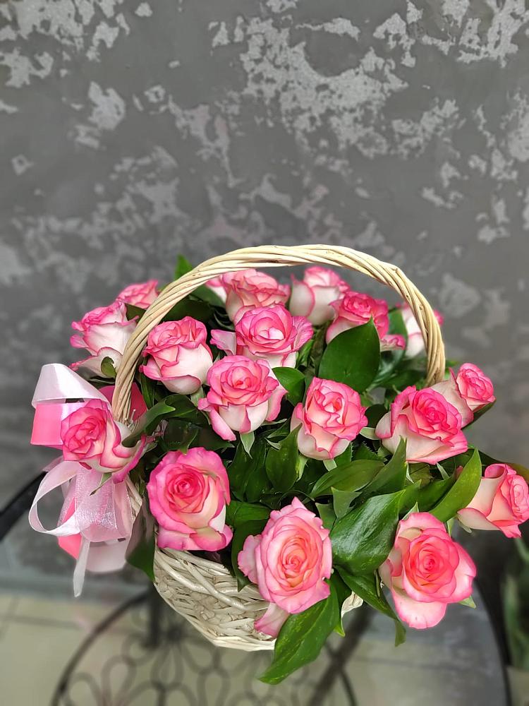 Цветочная композиция из Розы в корзине в Кириллове