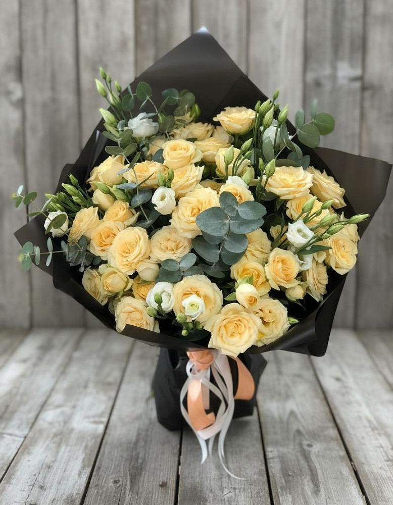 Букет цветов из: Розы и Лизиантусы в Кириллове