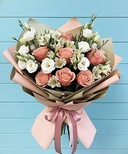 Букет цветов из:  Розы, Альстромерии и Лизиантусы в Кириллове