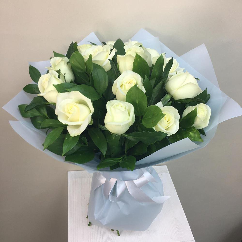 Букет 15 Белых роз Проуд в Кириллове