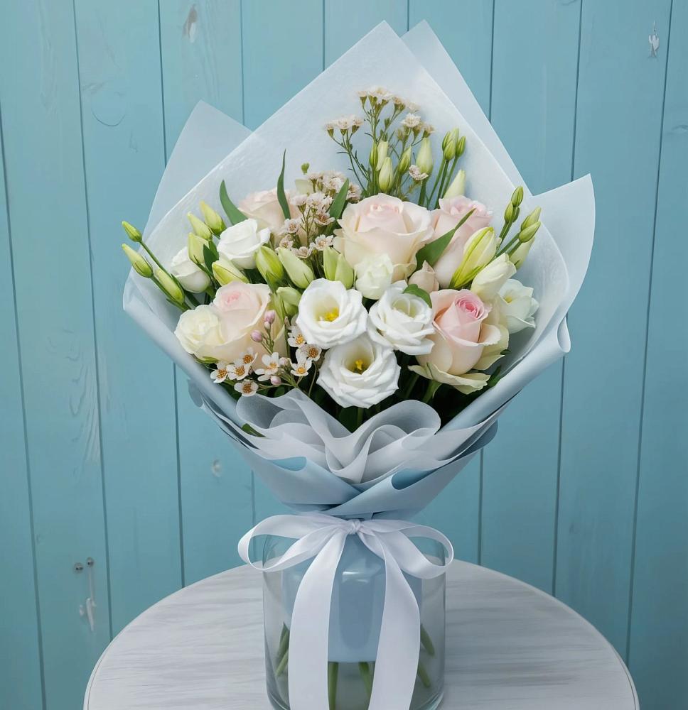 Букет цветов из: Розы и Лизиантусы в Кириллове