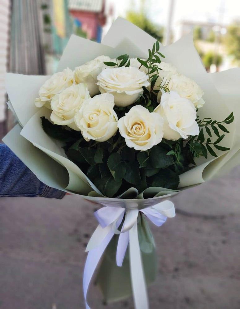 Букет Белые розы Проуд в Кириллове