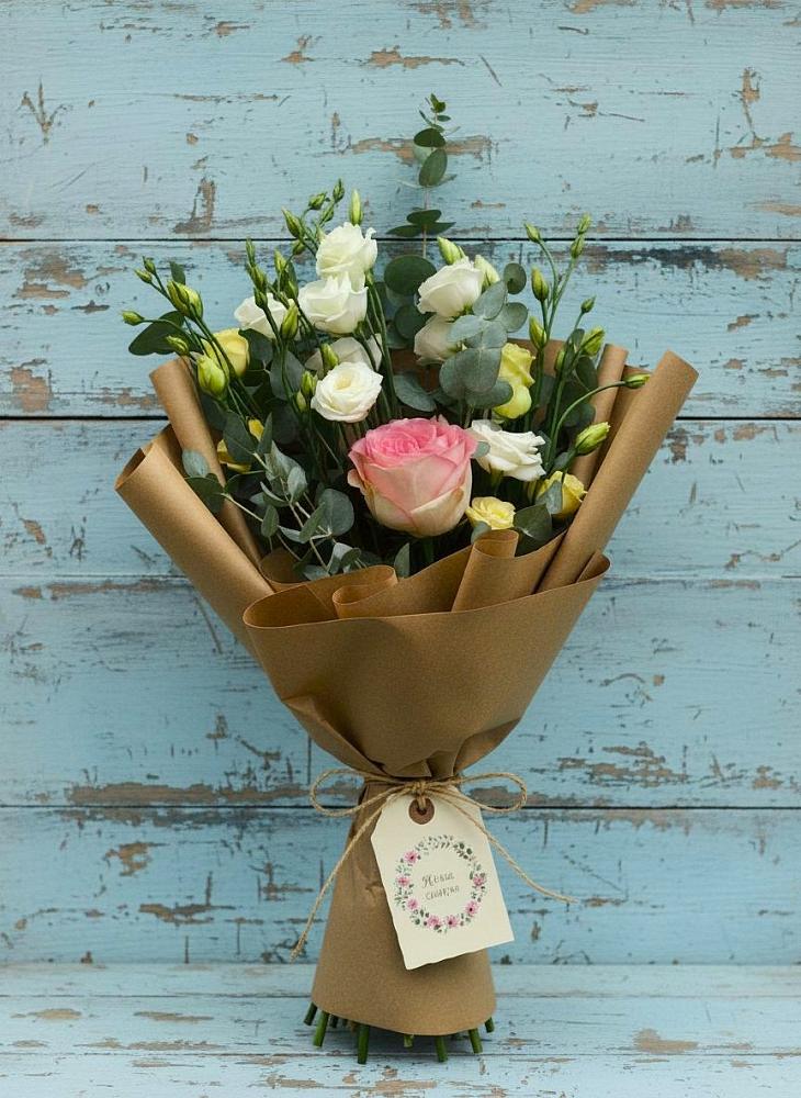 Букет цветов из: Розы и Лизиантусы в Кириллове