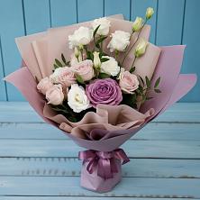 Букет цветов из:  Розы и Лизиантусы в Кириллове