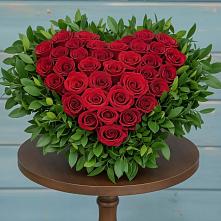 Цветочная композиция из Розы в виде сердца в Кириллове