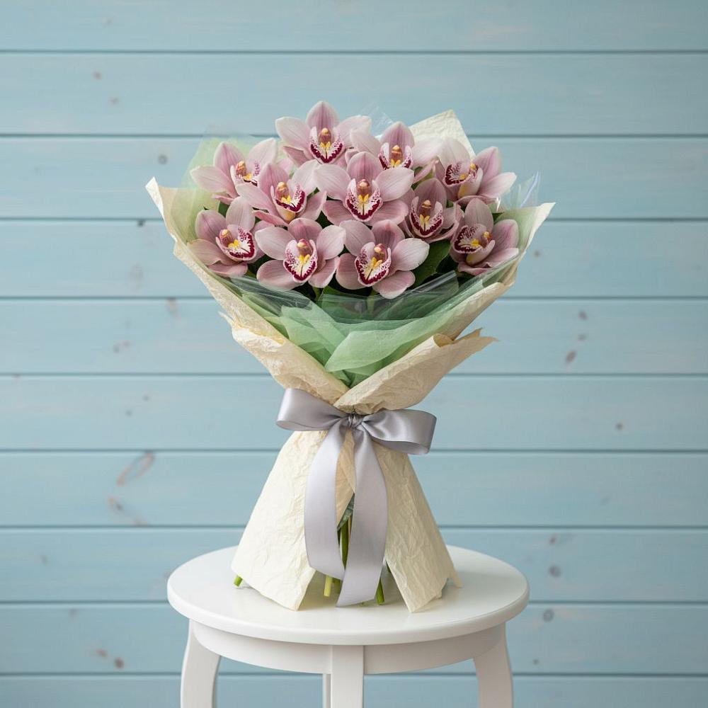 Букет цветов из: Орхидеи и Розы в Кириллове