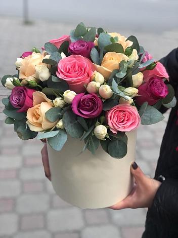Цветочная композиция из Розы в шляпной коробке в Кириллове
