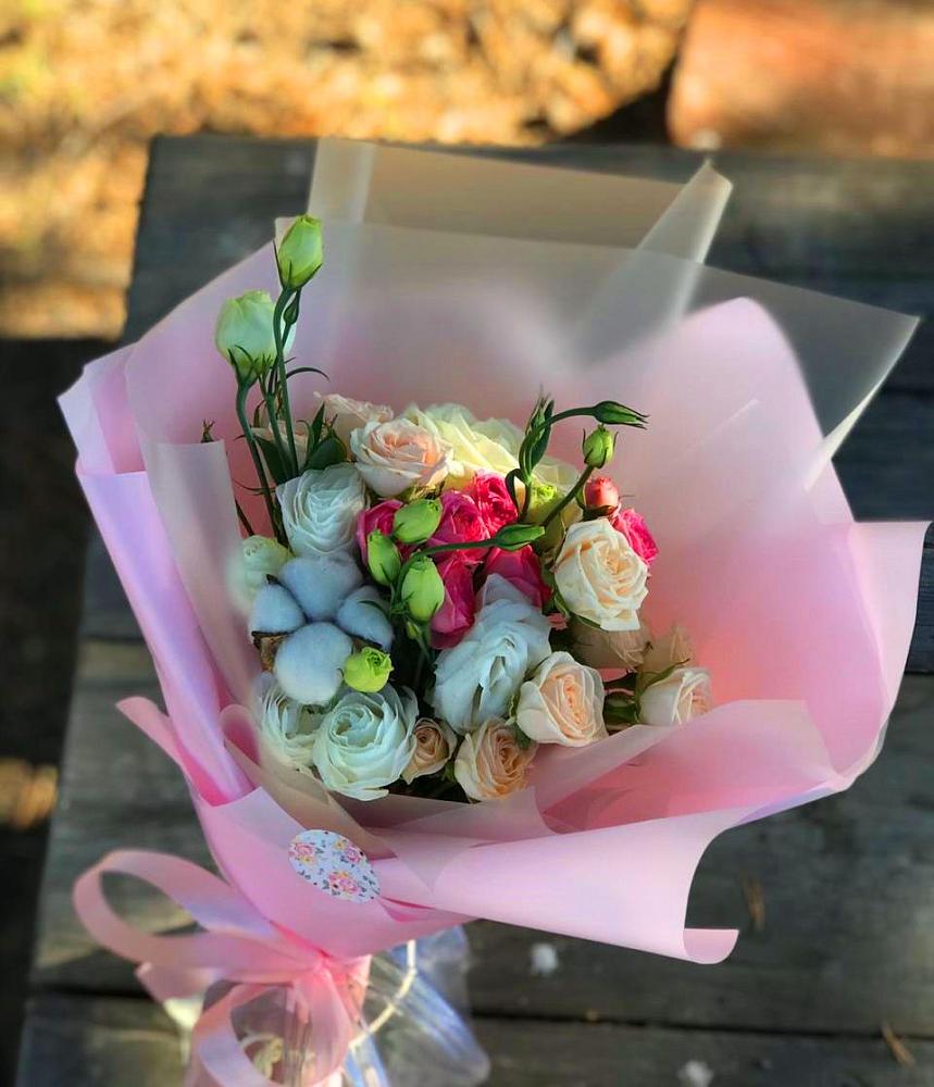 Букет цветов из: Розы и Лизиантусы в Кириллове