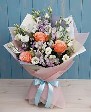 Букет цветов из:  Лизиантусы, Розы, Альстромерии и Гипсофила в Кириллове