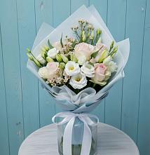 Букет цветов из:  Розы и Лизиантусы в Кириллове