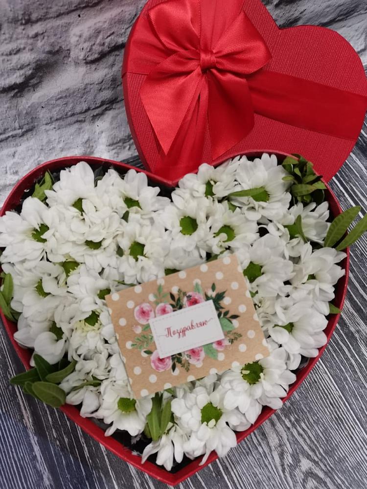 Цветочная композиция из Хризантемы в виде сердца в Кириллове