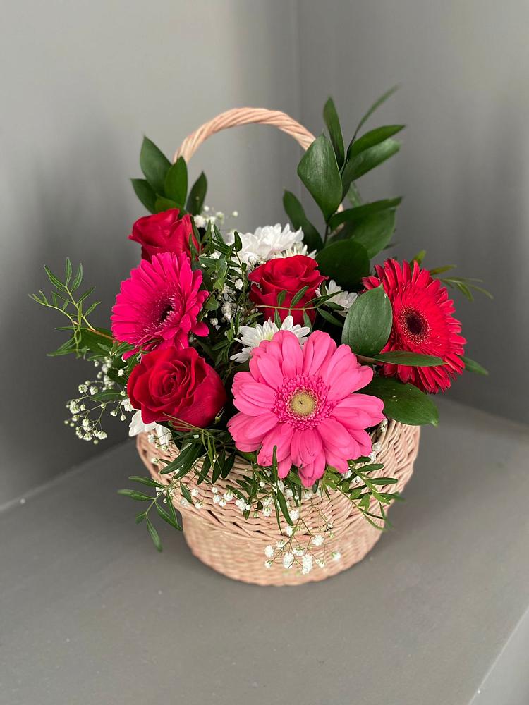 Цветочная композиция из Розы, Хризантемы и Герберы в корзине в Кириллове