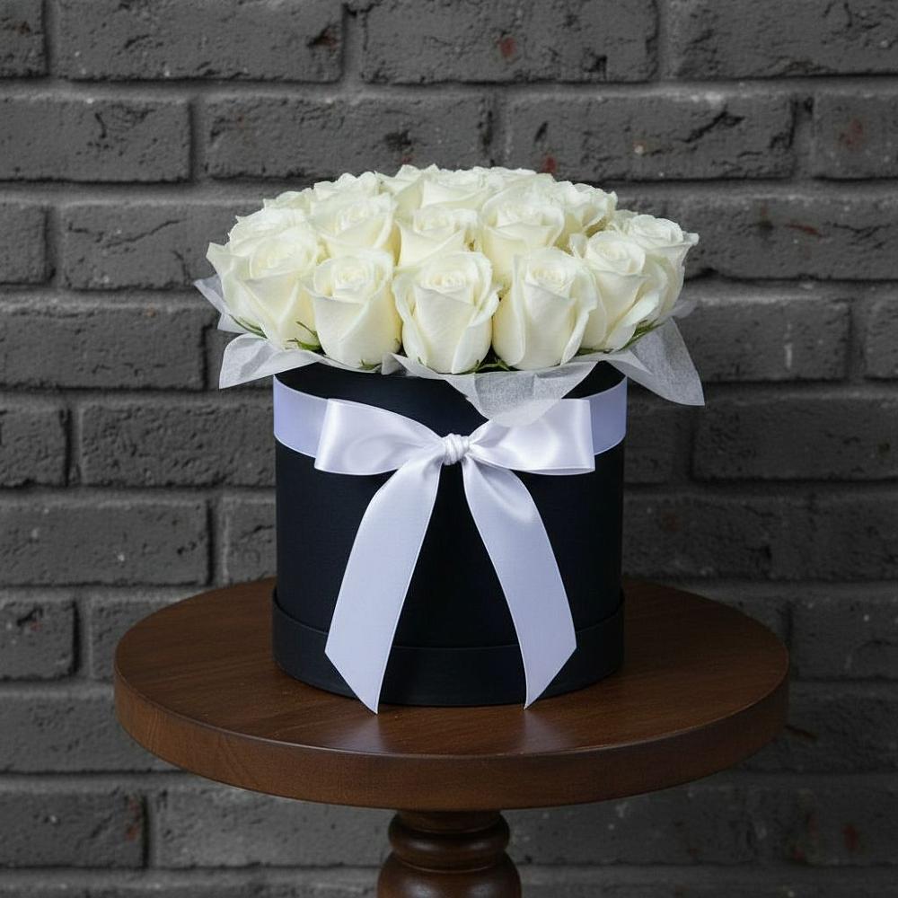 Цветочная композиция из Розы в шляпной коробке в Кириллове