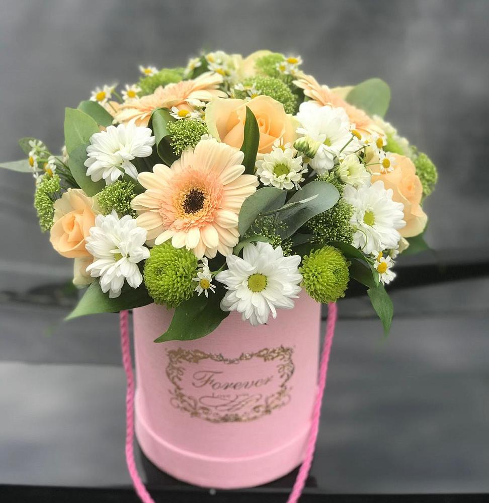 Цветочная композиция из Розы, Герберы и Хризантемы в шляпной коробке в Кириллове