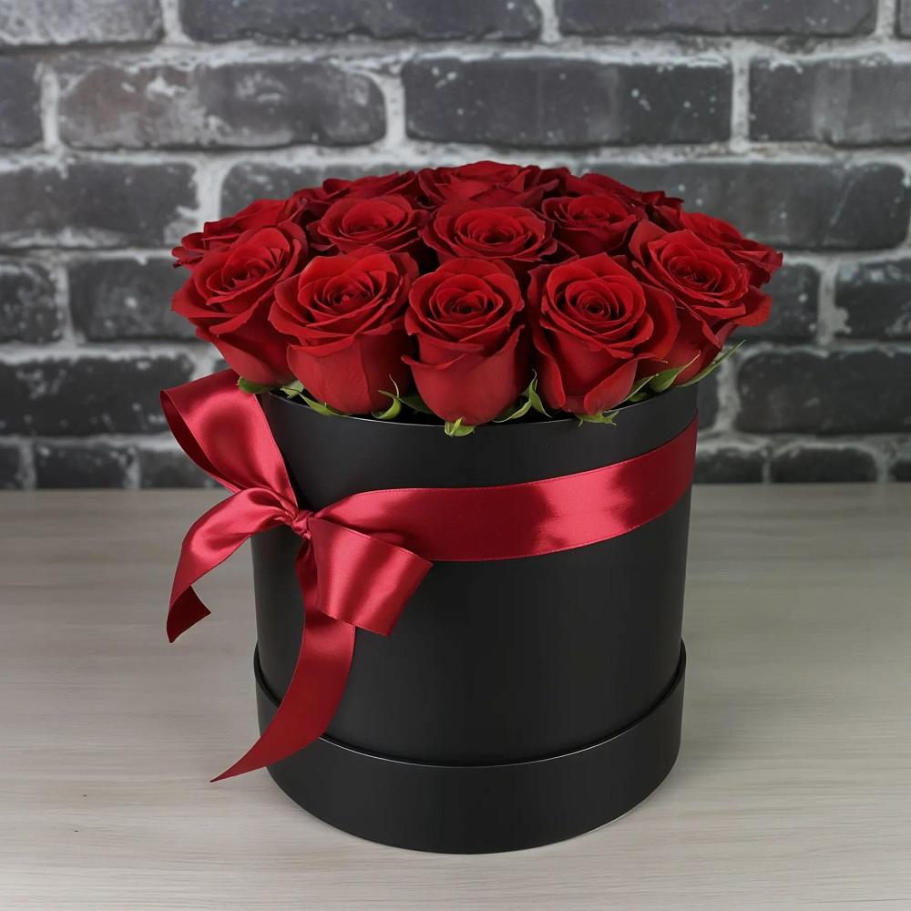 Цветочная композиция из Розы в шляпной коробке в Кириллове