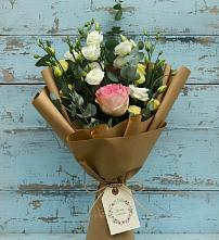 Букет цветов из:  Розы и Лизиантусы в Кириллове