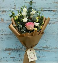 Букет цветов из:  Розы и Лизиантусы в Кириллове