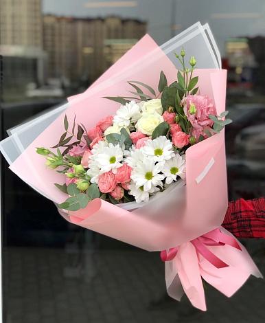 Букет цветов из: Розы, Лизиантусы и Хризантемы в Кириллове