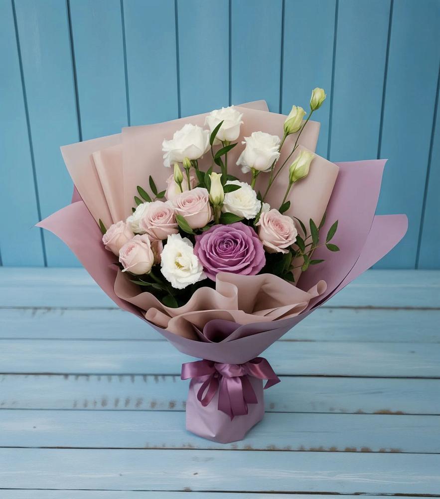 Букет цветов из: Розы и Лизиантусы в Кириллове